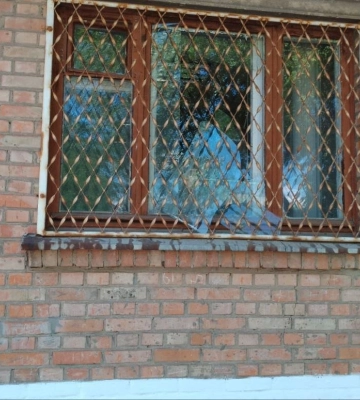 Палаючі будинки, зруйновані школи, постраждалі діти: Дніпропетровщину обстрілювали весь день
