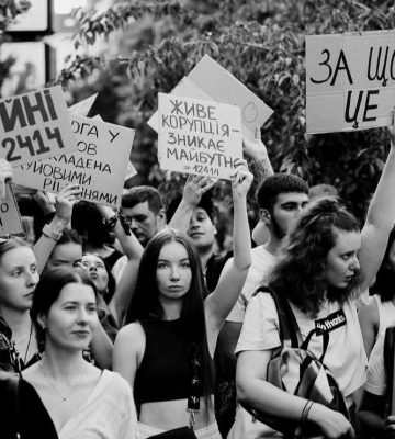Звёзды с народом: какие публичные люди выступили против резонансного закона