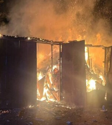 Внаслідок падіння уламків БпЛА на Полтавщині виникла пожежа. ФОТО
