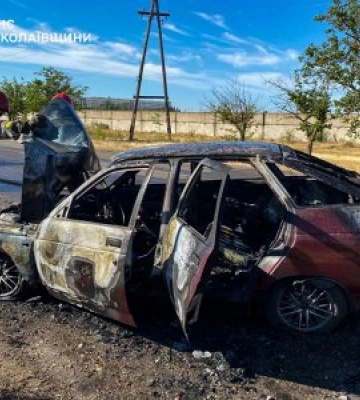 На Миколаївщині знову після дорожньої аварії загорілись автомобілі На Миколаївщині знову після дорожньої аварії загорілись автомобілі