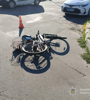 Російські війська влучили по адмінбудівлі в Сумах