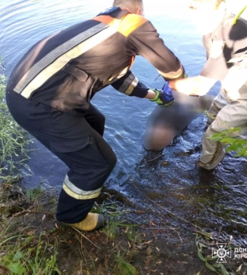 На Кіровоградщині рятувальники вилучили тіло чоловіка з річки