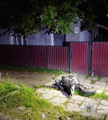 15-річний пасажир у тяжкому стані через падіння мотоциклу в Рахові