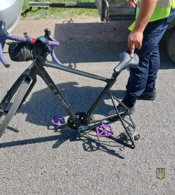 Російські війська влучили по адмінбудівлі в Сумах