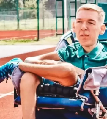Поліцейські повідомили Назарію Гусакову про підозру у справі про шахрайство на благодійних зборах
