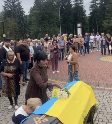 Понад рік вважався зниклим безвісти: на Волинь «на щиті» повернувся Герой Віктор Бурковський