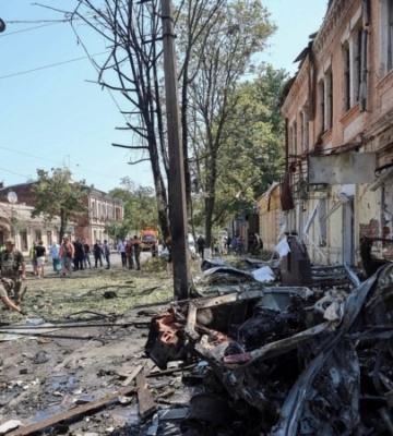 Удар РФ по Харкову: під завалами медичного закладу можуть перебувати троє людей
