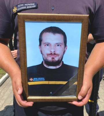 Роменська громада попрощалася із рятувальником-сапером Олегом Петренком