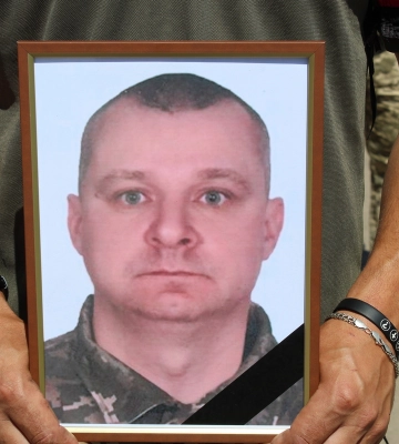 У Лебедині попрощались з військовослужбовцем Сергієм Демиденком У Лебедині попрощались з військовослужбовцем Сергієм Демиденком
