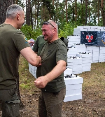 Кличко передав захисникам ще тисячу дронів від громади столиц