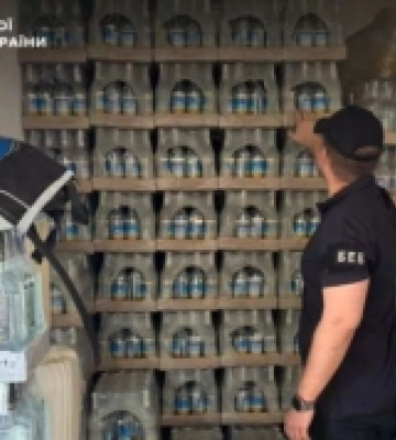 Чотирьох мешканців Рівненщини підозрюють у створенні підпільного алкогольного бізнесу
