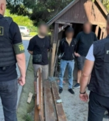 За понад 320 тис. грн намагався підкупити прикордонника: На Закарпатті затримано організатора схеми втечі від мобілізації. ФОТОрепортаж