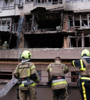 Який вигляд має столичний ЖК після російського удару (фото, відео)