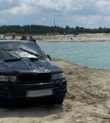 На Львівщині п’яний водій BMW X5 з’їхав у водойму, його пасажир загинув