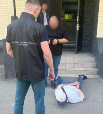 В Киеве будут судить мужчину, который за 60 тысяч долларов обещал переправить двух военнообязанных в Молдову