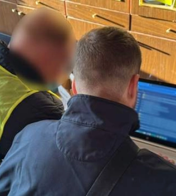 Тероризував школи й дитсадки: у Чернівцях ІТ-фахівець розсилав фейкові листи про вибухівку