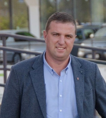 - Сарану до нас приніс вітер, - голова асоціації фермерів Рівненщини