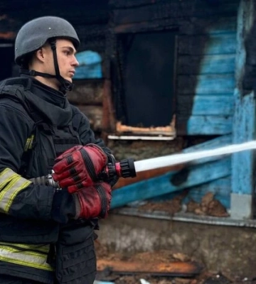 «Наші рятувальники – герої». Залужний написав щемливий допис після нічного обстрілу