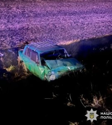 У Миколаївському районі внаслідок зіткнення трьох автомобілів один водій загинув та ще один у важкому стані - за фактом автопригоди поліцейські розпочали кримінальне провадження