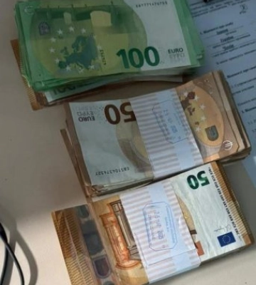 На кордоні з Словаччиною чернівчанин втратив понад 2,6 мільйона гривень через недекларовану валюту