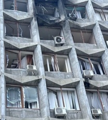 Российские войска атаковали Сумы: повреждено здание ОВА