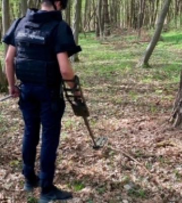 У лісі на Дубенщині місцеві натрапили на артснаряд часів Другої світової