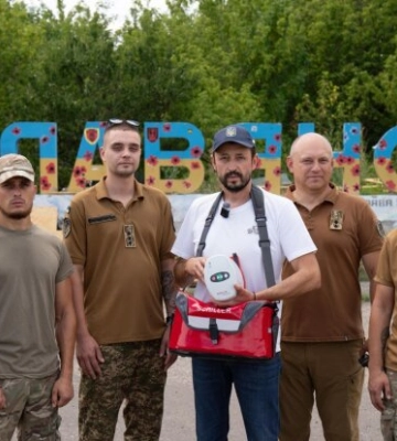 До Дня медичного працівника Валерій Дубіль, Віта Присяжнюк і фонд «Надія» здійснили гуманітарну місію на Донеччину та Сумщину До Дня медичного працівника Валерій Дубіль, Віта Присяжнюк і фонд «Надія» здійснили гуманітарну місію на Донеччину та Сумщину