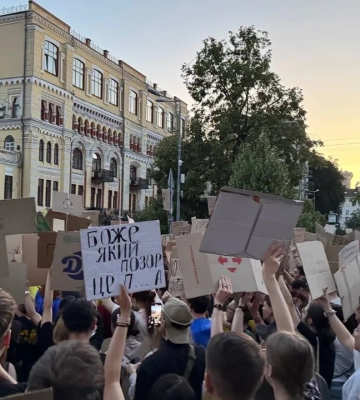 У Києві тривають акції проти закону щодо НАБУ і САП