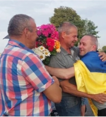 Усмішки крізь сльози: на Волинь з полону повернувся Леонід Карига 