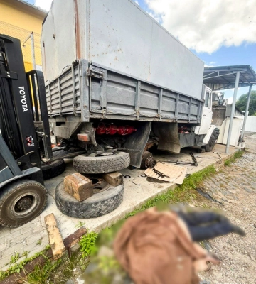 На Рівненщині під час ремонту вантажівки жахливо загинув чоловік (ФОТО)