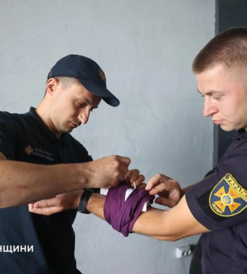 Навчання з першої допомоги для рятувальників Рівненщини провели інструктори Червоного Хреста