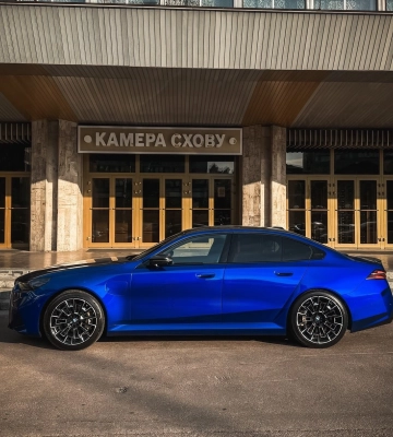 Мощность — более 700 сил: в Киеве заметили новейший BMW на "бляхах" за $160 000 