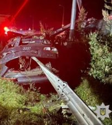 Смертельна ДТП на Полтавщині: легковик протаранив відбійник