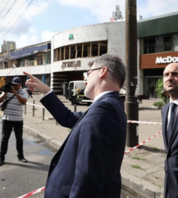 Глава МЗС Франції прибув до Києва після масованого обстрілу міста
