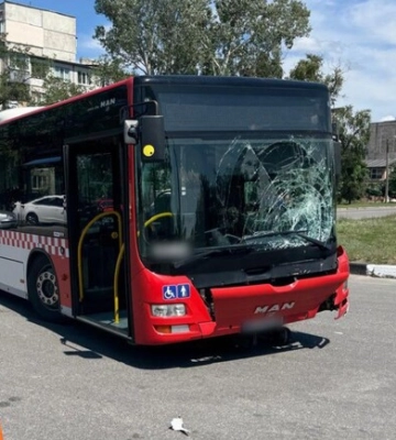 В Харькове водитель самоката умер в больнице после столкновения с автобусом 
