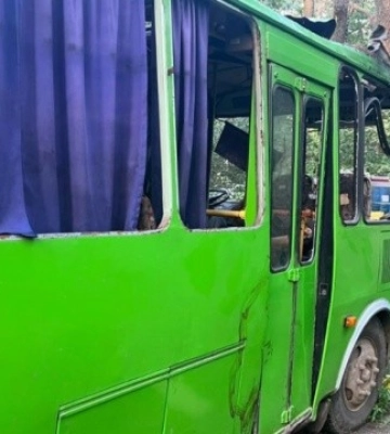 Удар РФ по автобусу на Сумщині: щонайменше троє загиблих, 20 людей поранені