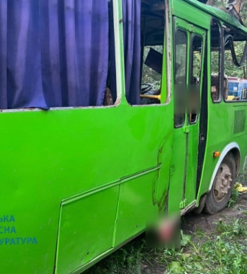На Сумщині БПЛА вдарив по автобусу – загинули три жінки, близько 20 людей поранені
