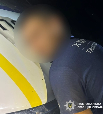 У Чернівцях чоловіка вдарили ножем у шию просто на вулиці, підозрюваного затримано