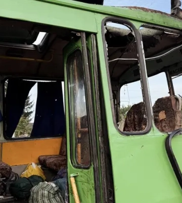 В автобусі, який росіяни обстріляли біля Сум загинуло троє пасажирів