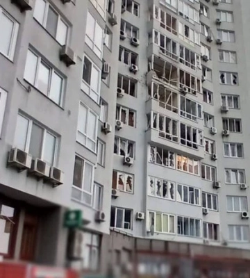 Нічна атака на Київ: фото та відео потрощеної багатоповерхівки