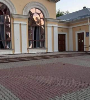 В Кропивницком продолжается ликвидация пожара после атаки, повреждена областная филармония