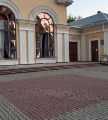 В Кропивницком в результате атаки рф повреждено здание филармонии