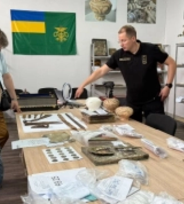Київська митниця передала до музеїв Батурина та Чернівців скіфські наконечники та старовинні монети