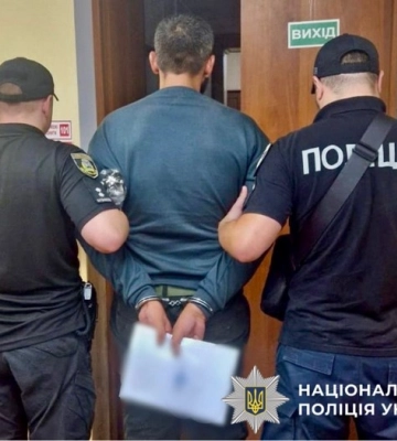 На Київщині затримали рецидивіста з електрошокером, який вчинив розбійний напад на жінку