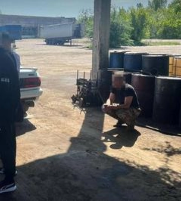 На Полтавщині судитимуть чоловіка, якого БЕБ викрило у незаконній торгівлі підпільно виготовленим пальним