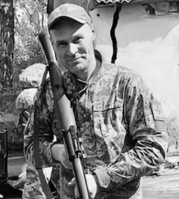 У Черкасах попрощалися із полеглим солдатом, який загинув на Харківщині У Черкасах попрощалися із полеглим солдатом, який загинув на Харківщині