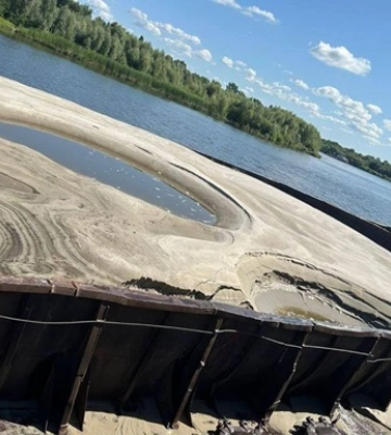 Незаконно видобули 8 тис. тонн піску з річки Десна: справу працівників спецпідприємства передали до суду