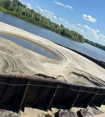 Незаконно видобули 8 тис. тонн піску з річки Десна: справу працівників спецпідприємства передали до суду