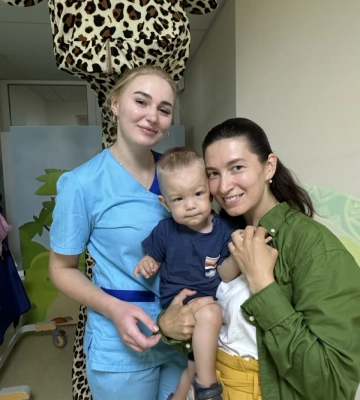 Медсестра з Луцька стала хресною передчасно народженому малюку, якого виходжувала в реанімації