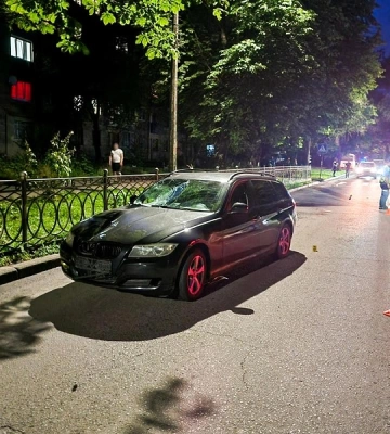 В Ровно молодой человек на "BMW" насмерть сбил женщину на регулируемом переходе